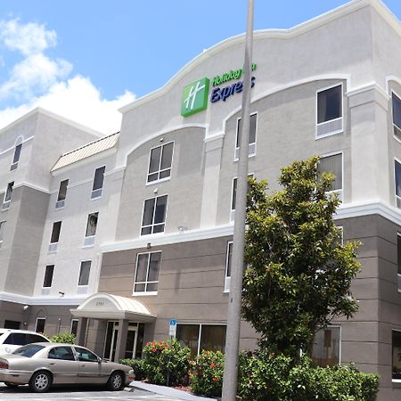 Holiday Inn Express Hotel & Suites Clearwater Us 19 North By Ihg Bagian luar foto