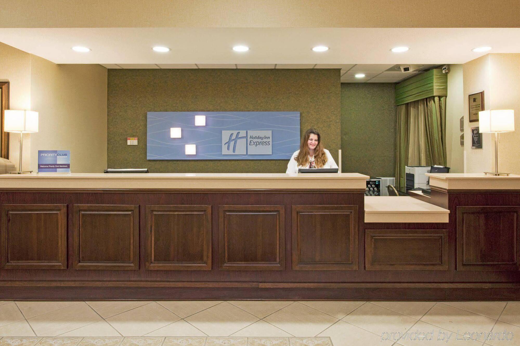 Holiday Inn Express Hotel & Suites Clearwater Us 19 North, An Ihg Hotel Bagian luar foto